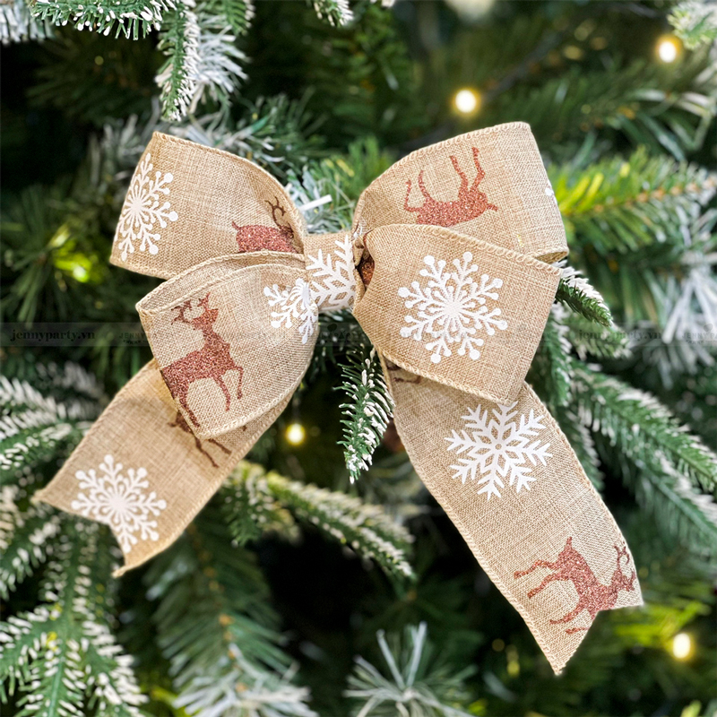 Sử dụng đồ trang trí Noel nhỏ nhắn, phù hợp với không gian nhà và mang đến cho cả gia đình bạn cảm giác yêu thương và khát khao chào đón đêm Noel sắp tới.